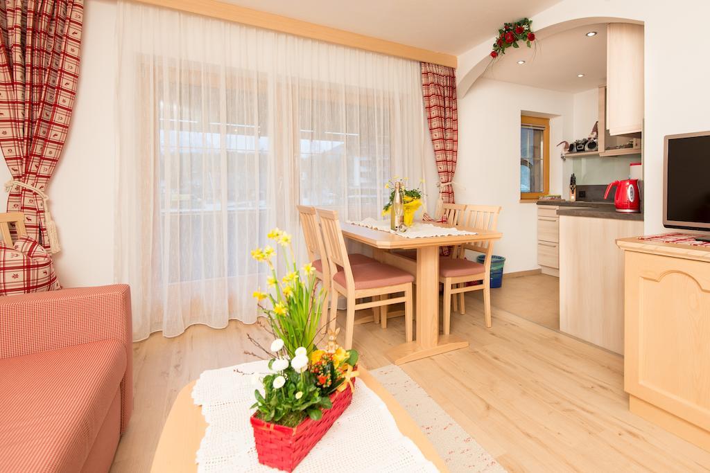 Haus Bergkristall Leutasch Phòng bức ảnh